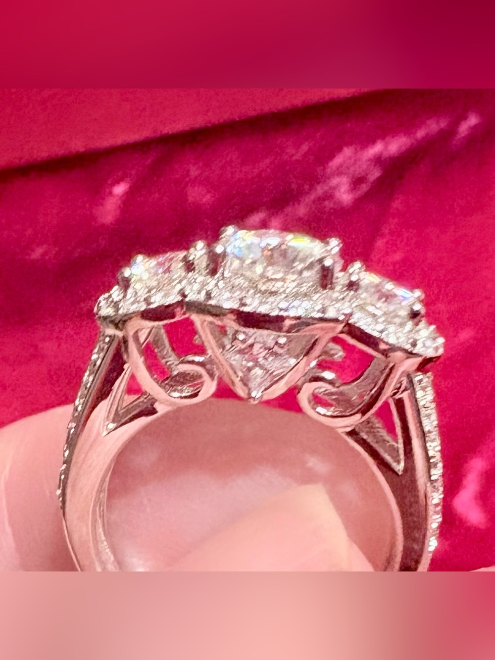 S925 2.2 Carats Moissanite Ring GRA Card & Gift Box (New without tags) size 6 - Picture 4 of 13